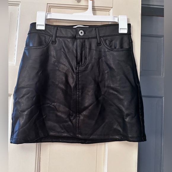 Black Abercrombie Kids Faux Leather Skirt - Picture 4 of 7
